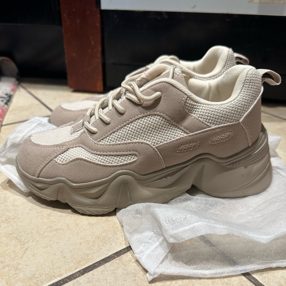 Never worn chunky tennis shoes